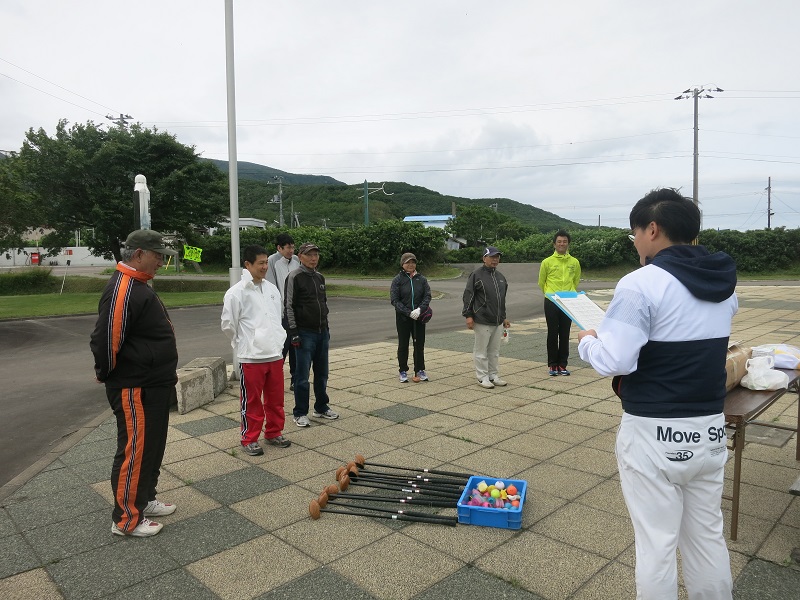 7月7日（土）第28回夏季パークゴルフ大会が山村広場で開催されました。強風が吹く中、多くの（？）方々に参加していただきました。