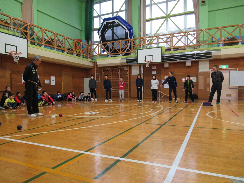 中学校2年生のみんなも参加してくれました。小学校高学年との対決も盛り上がっていましたね！