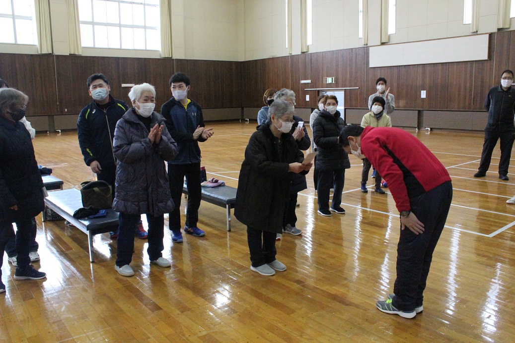 閉会式での成績表彰です。上位入賞者の皆さん、おめでとうございます！