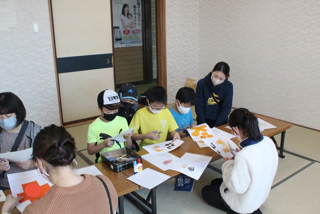 今年は新たな試みとして、ペーパークラフト体験を行い、子供から大人まで幅広い方たちに楽しんでいただけました。来年も10月頃に文化祭を開催する予定ですので、ご参加ください。